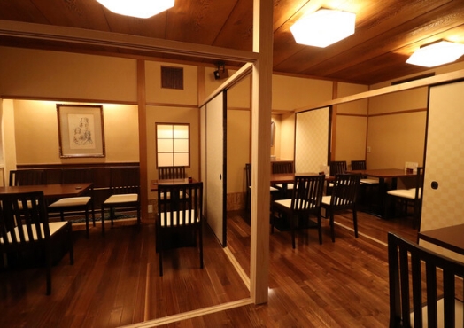 花街感じさせる佇まい