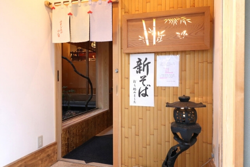 花街感じさせる佇まい